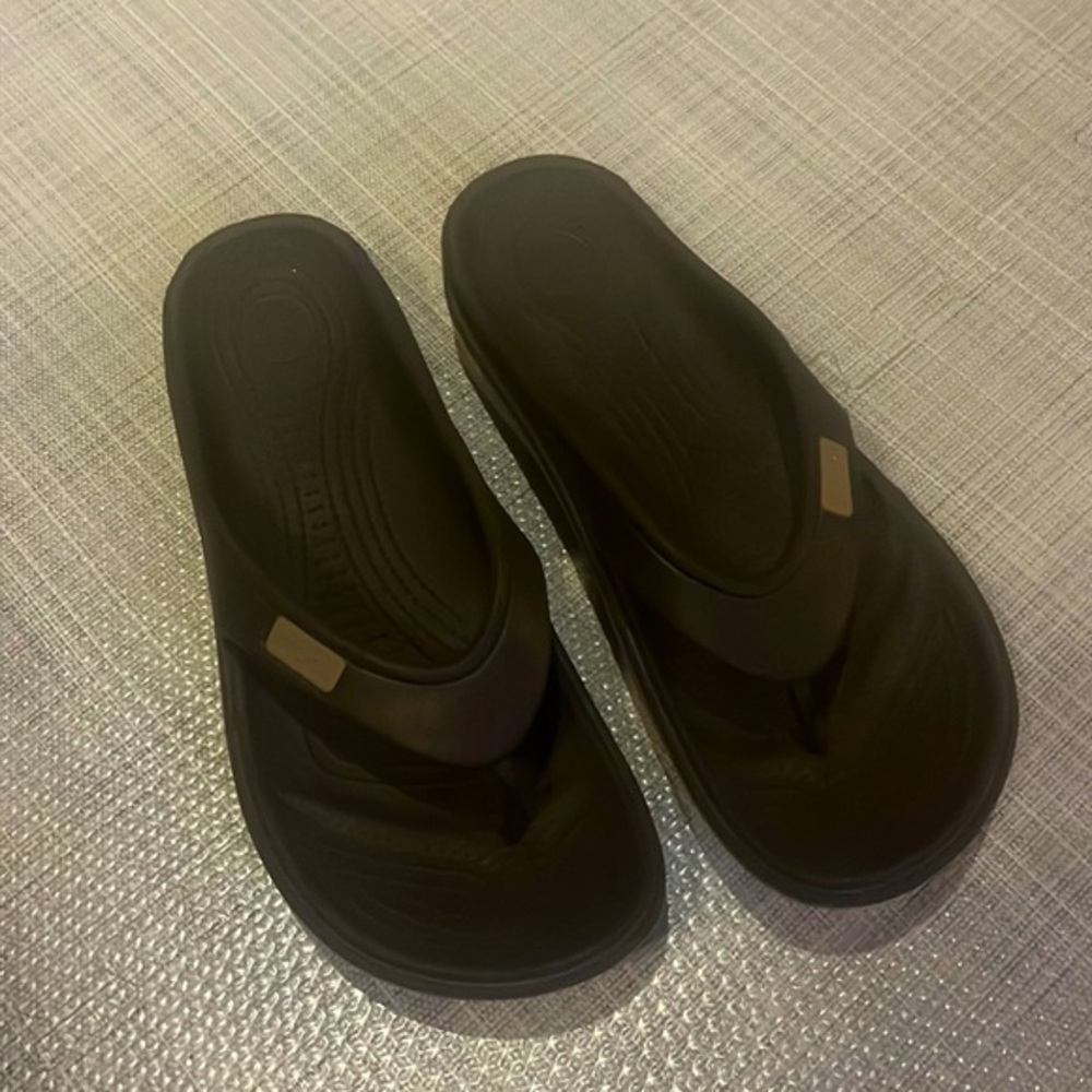 Crocs unisex   brown flip-flops Men's 9/Women's 11